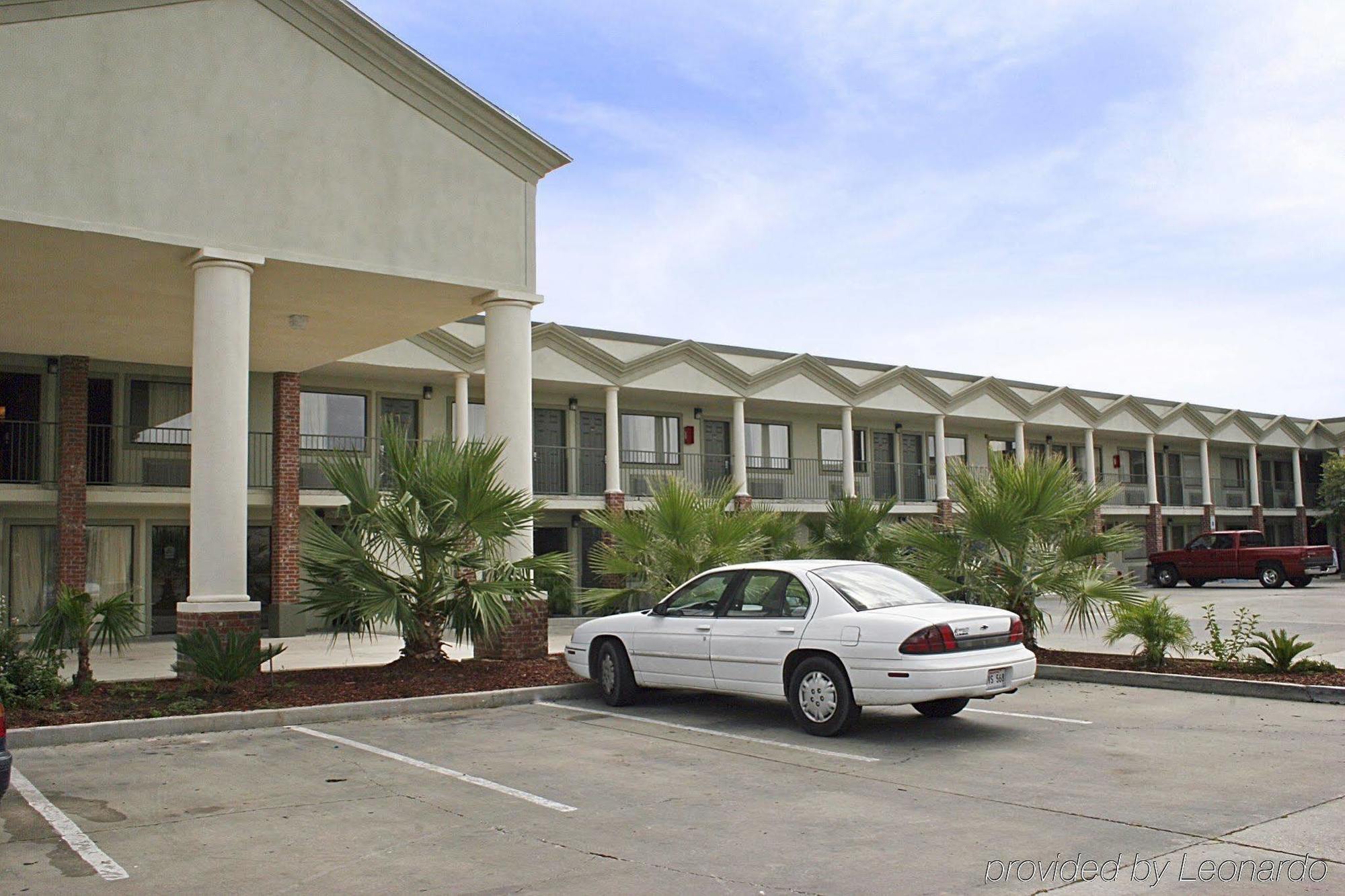 Super 8 By Wyndham Breaux Bridge Exterior foto